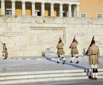 Μια βόλτα στο Σύνταγμα, για να θαυμάζετε την αλλαγή φρουράς