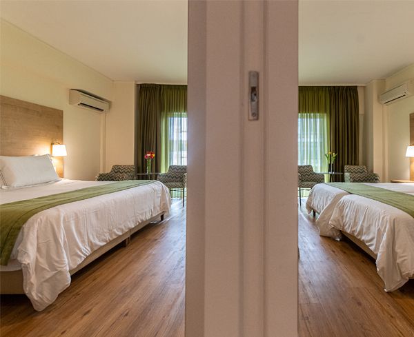 FAMILY ROOMS WITH CONNECTING DOORS